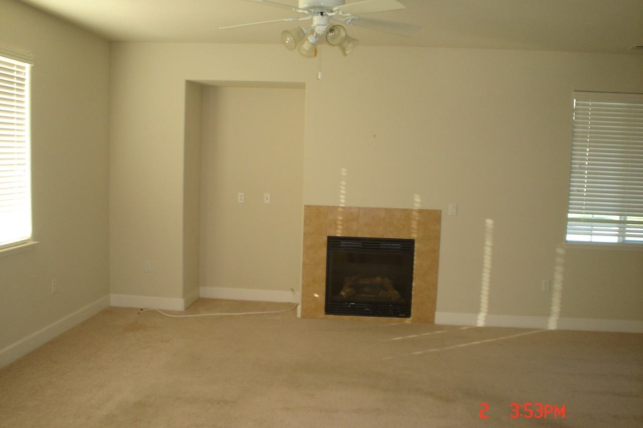 325 Withington Ave - Photo 3 of 5