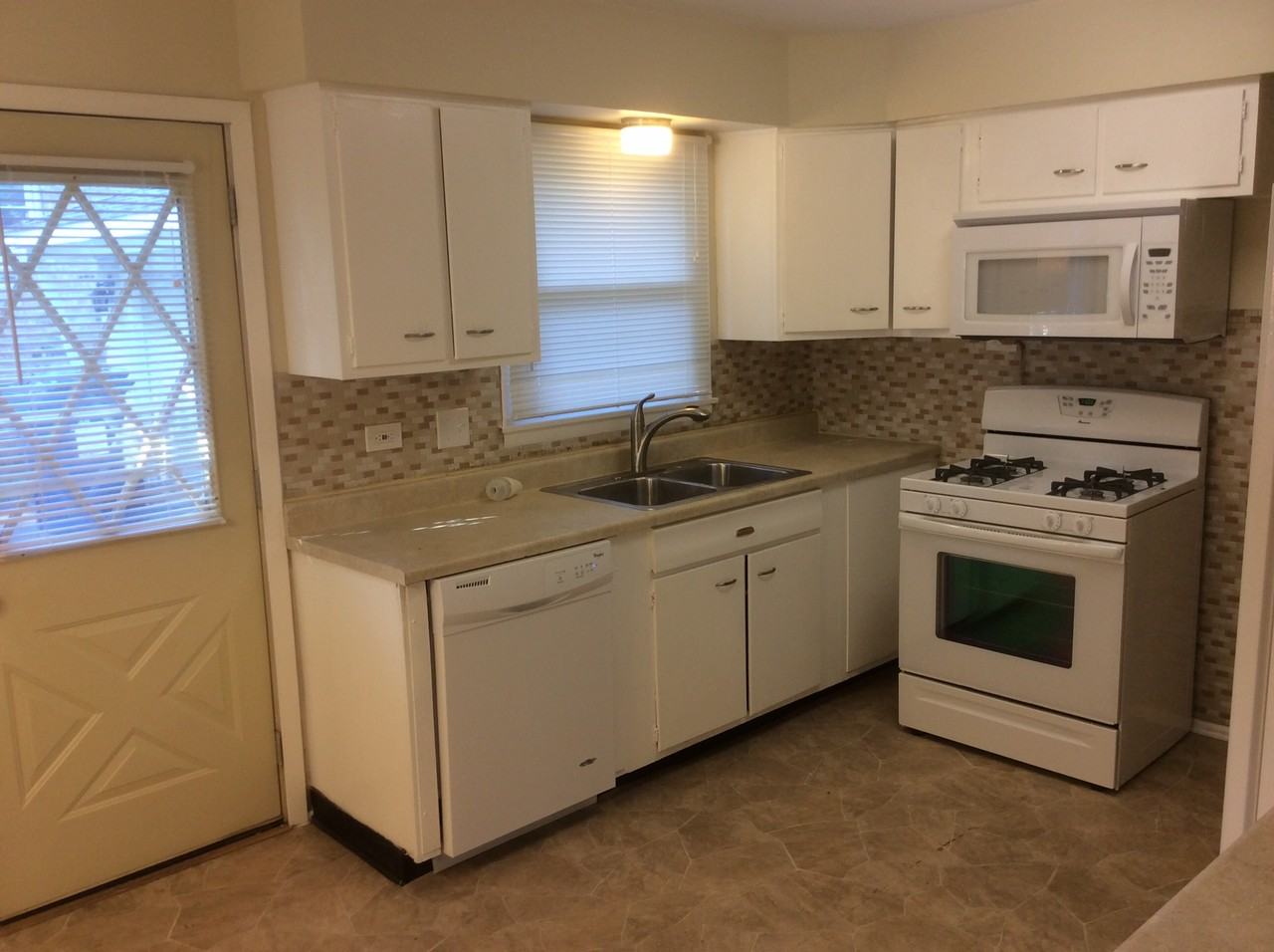 15112 Ridgeway Ave - Photo 2 of 25