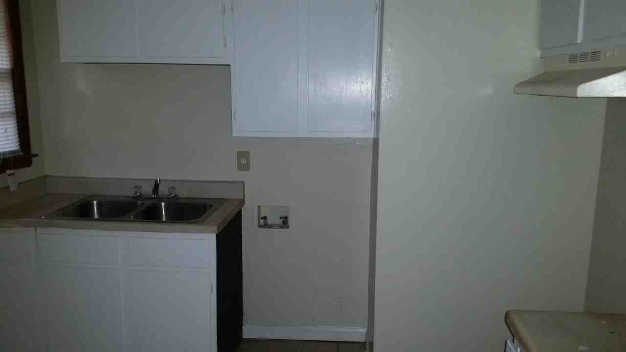 1616 Oberle Rd - Photo 3 of 7