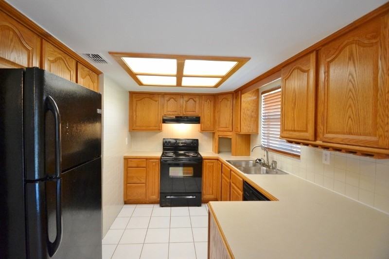 3611 Oakbark Ln - Photo 3 of 11