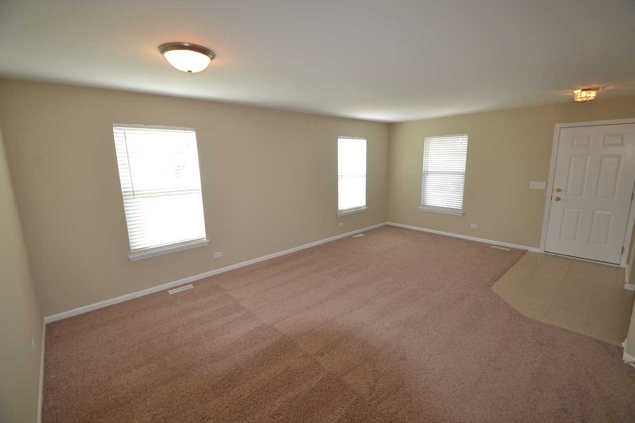 1110 Walker Ct - Photo 2 of 11