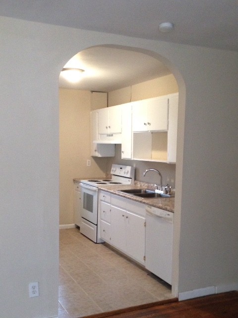 513 Rosewell Lane - Photo 2 of 12