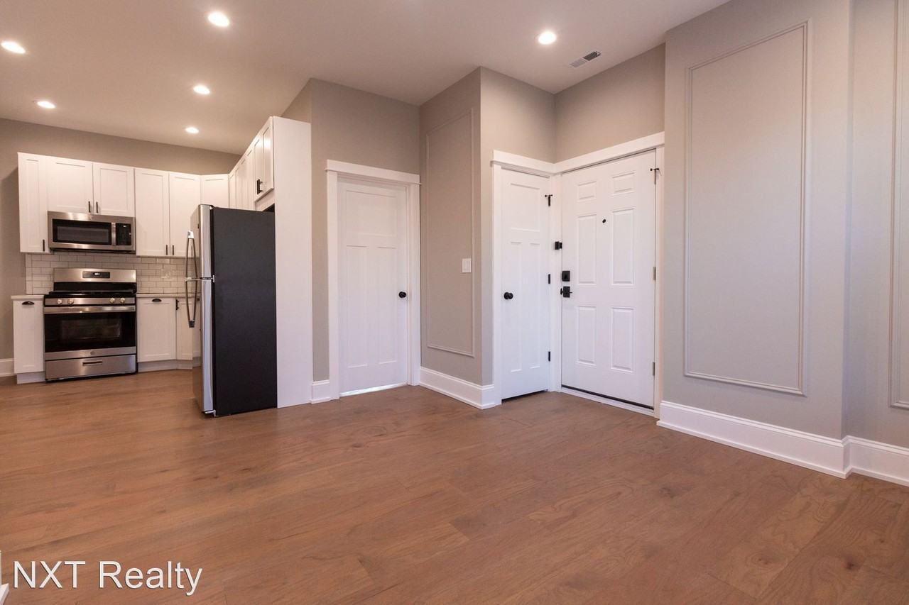 Avondale Building with All Renovated Units Apartments 3256 3256 N