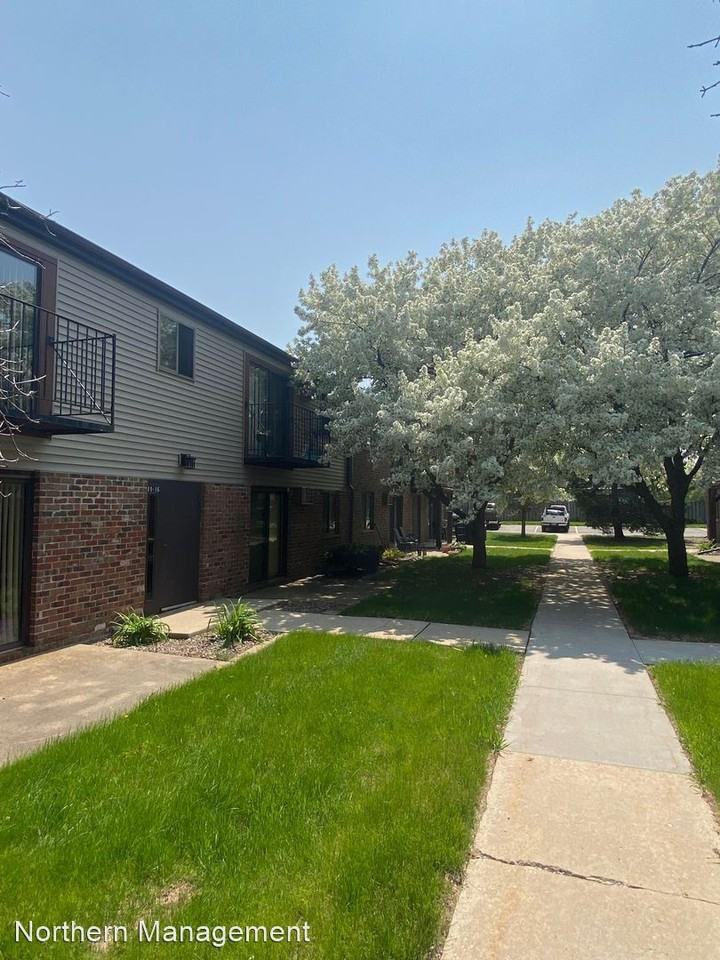 1361 Mesa Drive - Photo 2 of 5