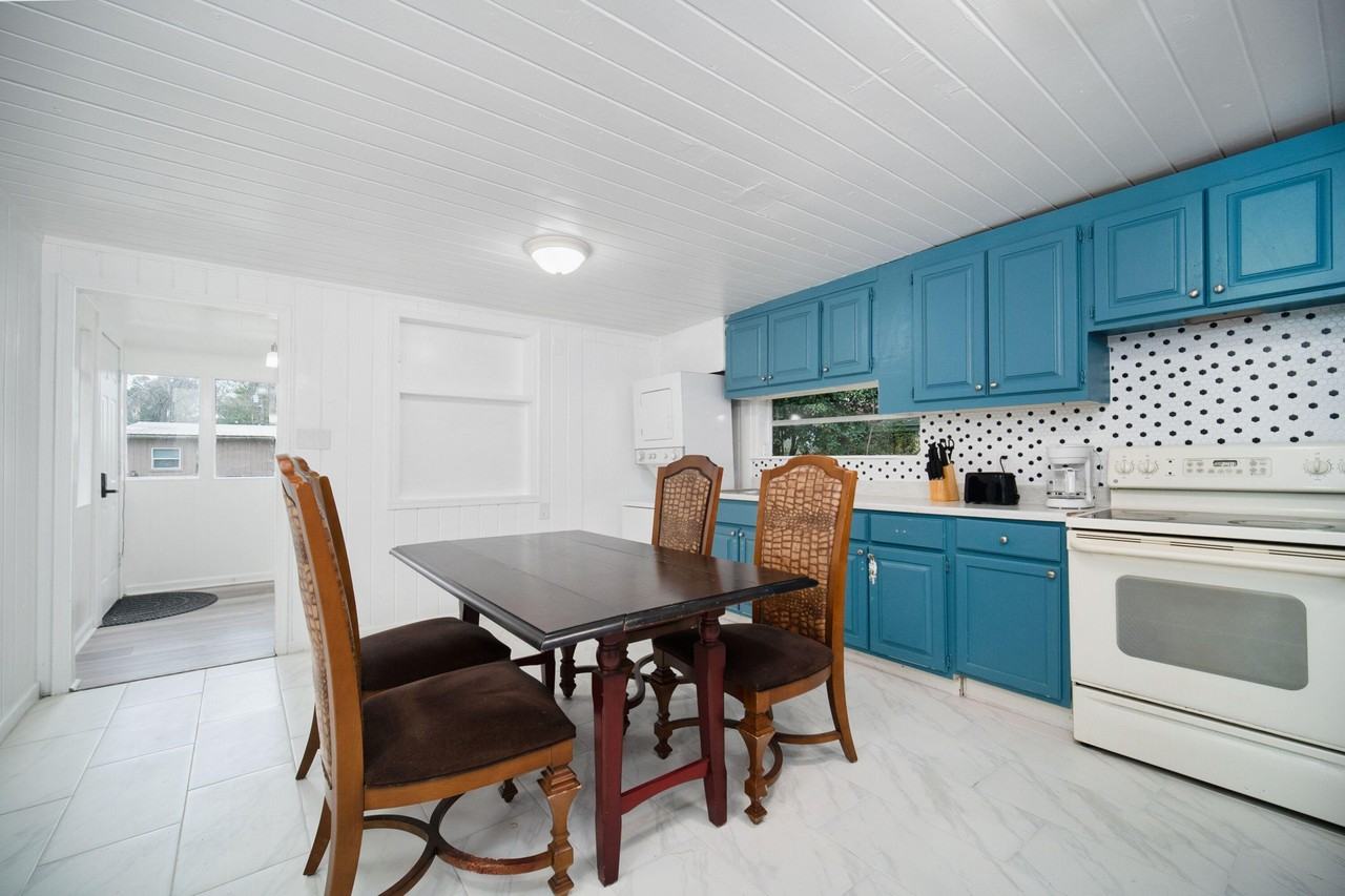 Brookhaven Dr - Photo 2 of 14