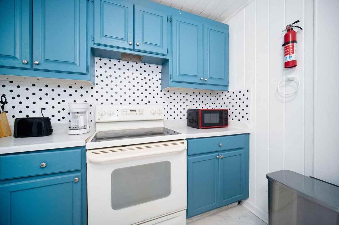 Brookhaven Dr - Photo 6 of 14