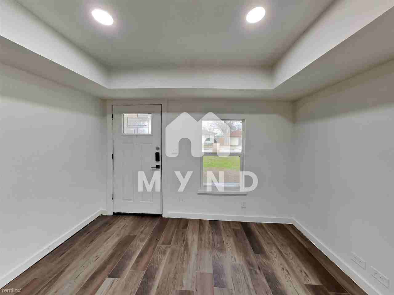 2129 San Antonio St - Photo 3 of 19