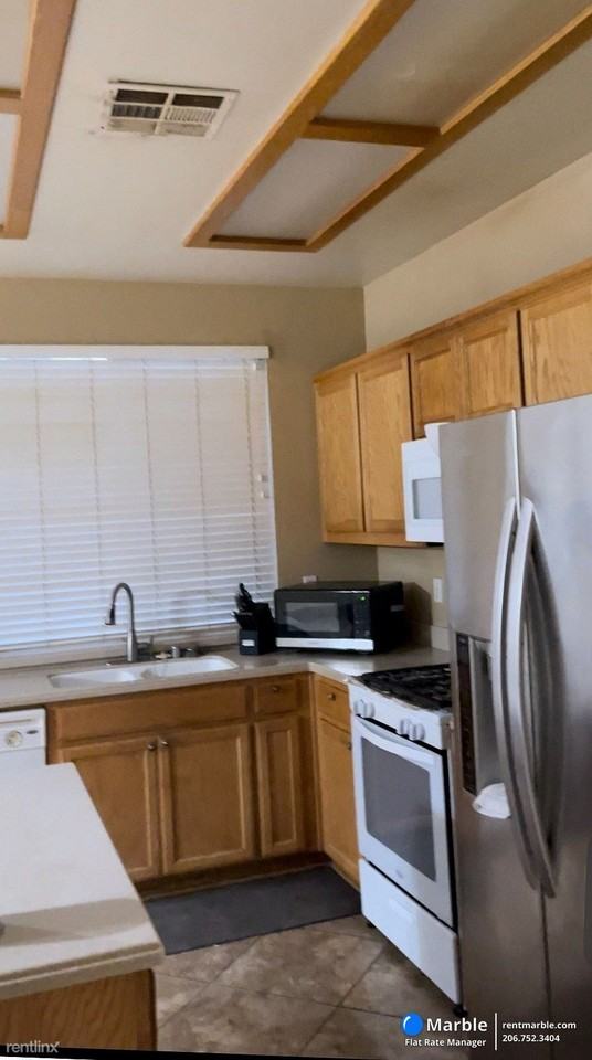 9364 Ohara Ave - Photo 3 of 13