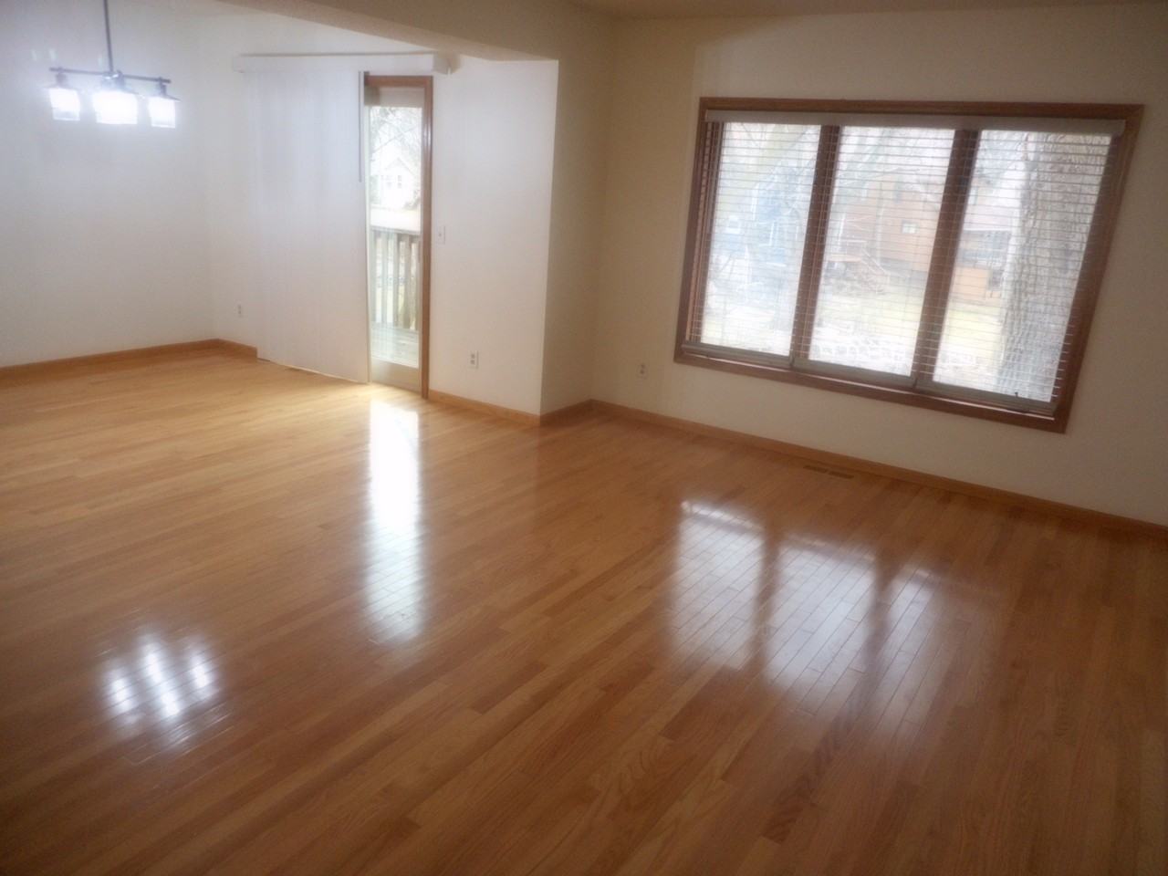 4349 Shoreline Dr - Photo 2 of 17