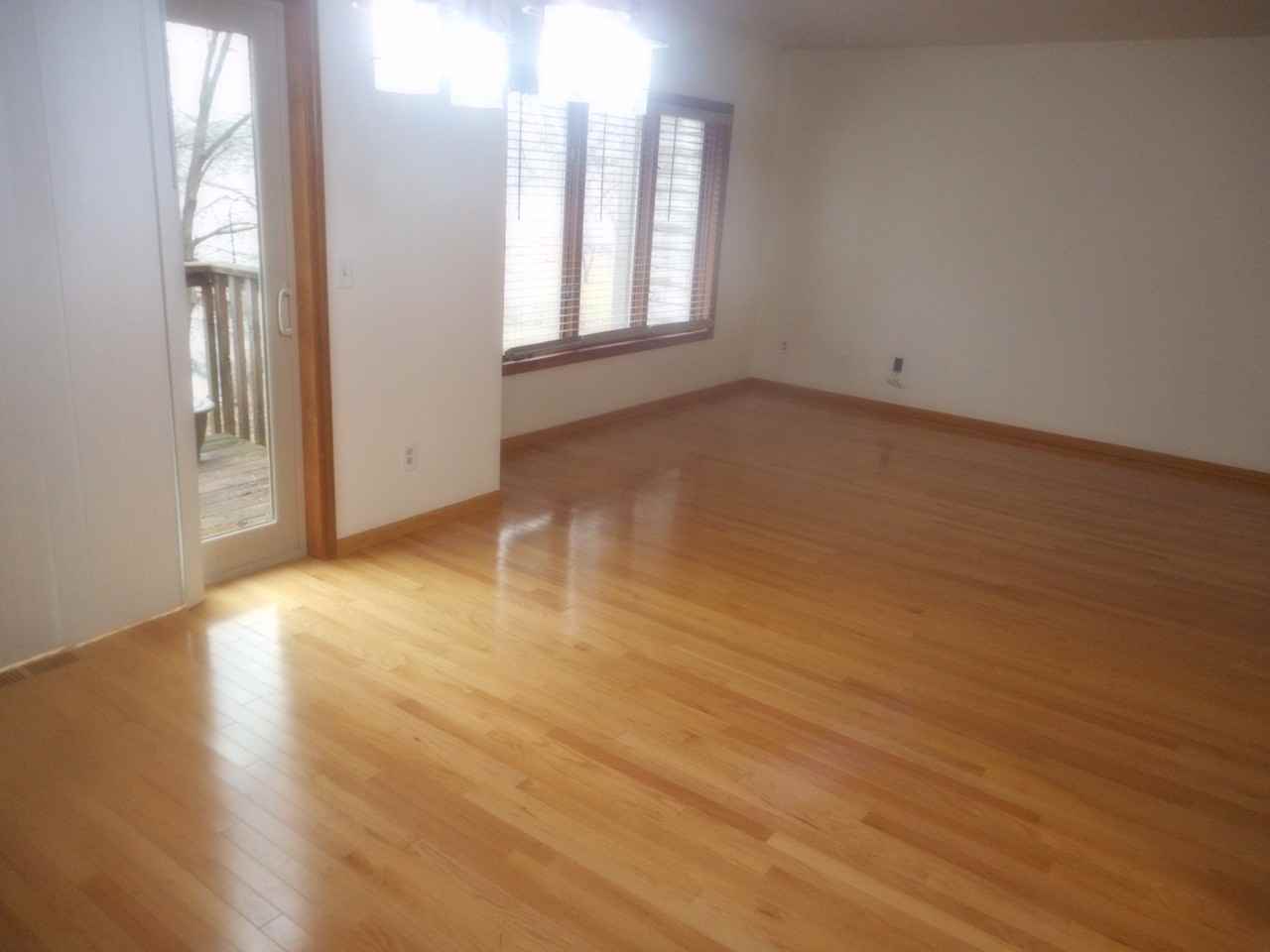 4349 Shoreline Dr - Photo 3 of 17