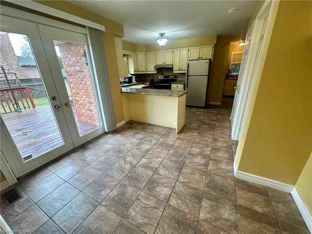 60 Francis Creek Boulevard - Photo 2 of 2