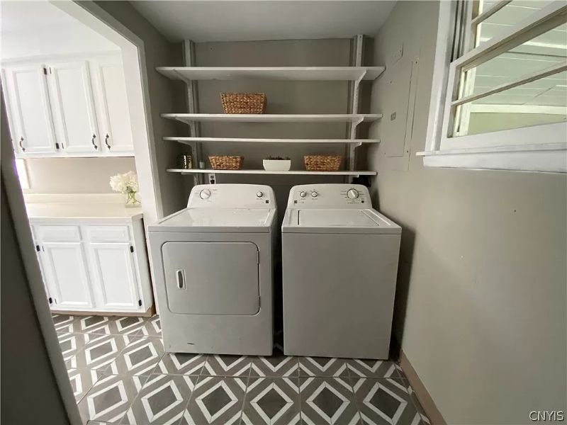 406 Hanover Ave - Photo 2 of 15