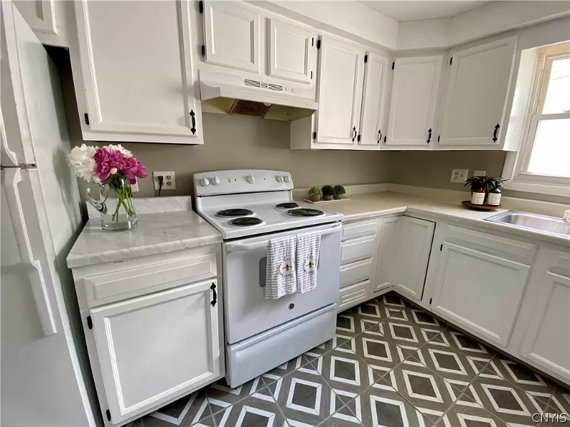 406 Hanover Ave - Photo 3 of 15