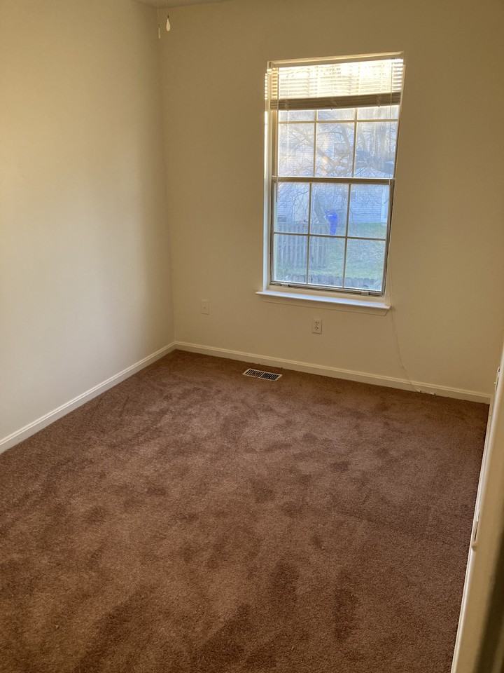 4197 Drake Ct - Photo 3 of 8