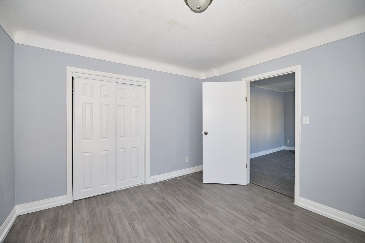 55 Pelham Rd St. Catharines, ON L2S 1R5 - Photo 2 of 29