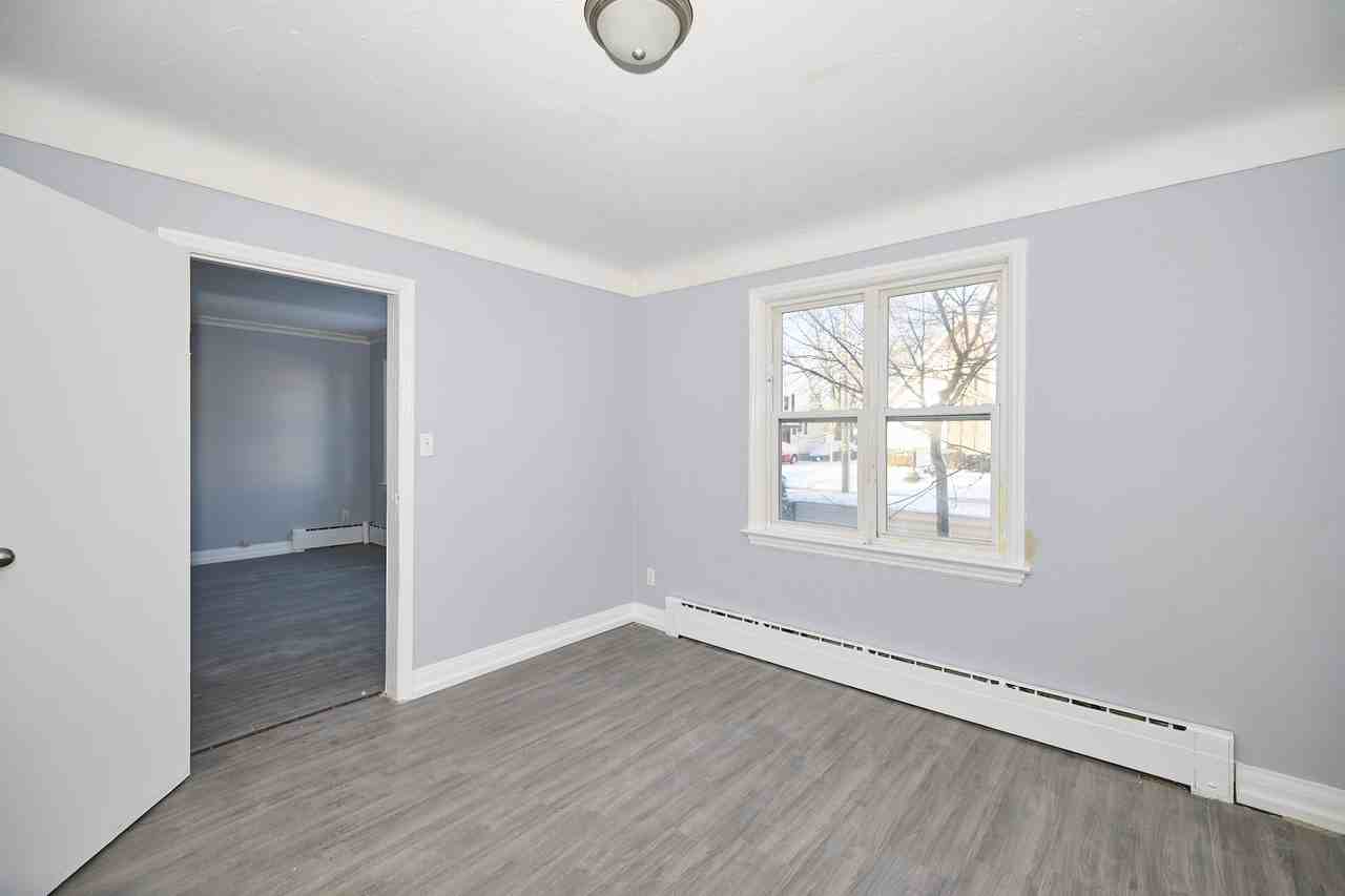 55 Pelham Rd St. Catharines, ON L2S 1R5 - Photo 3 of 29