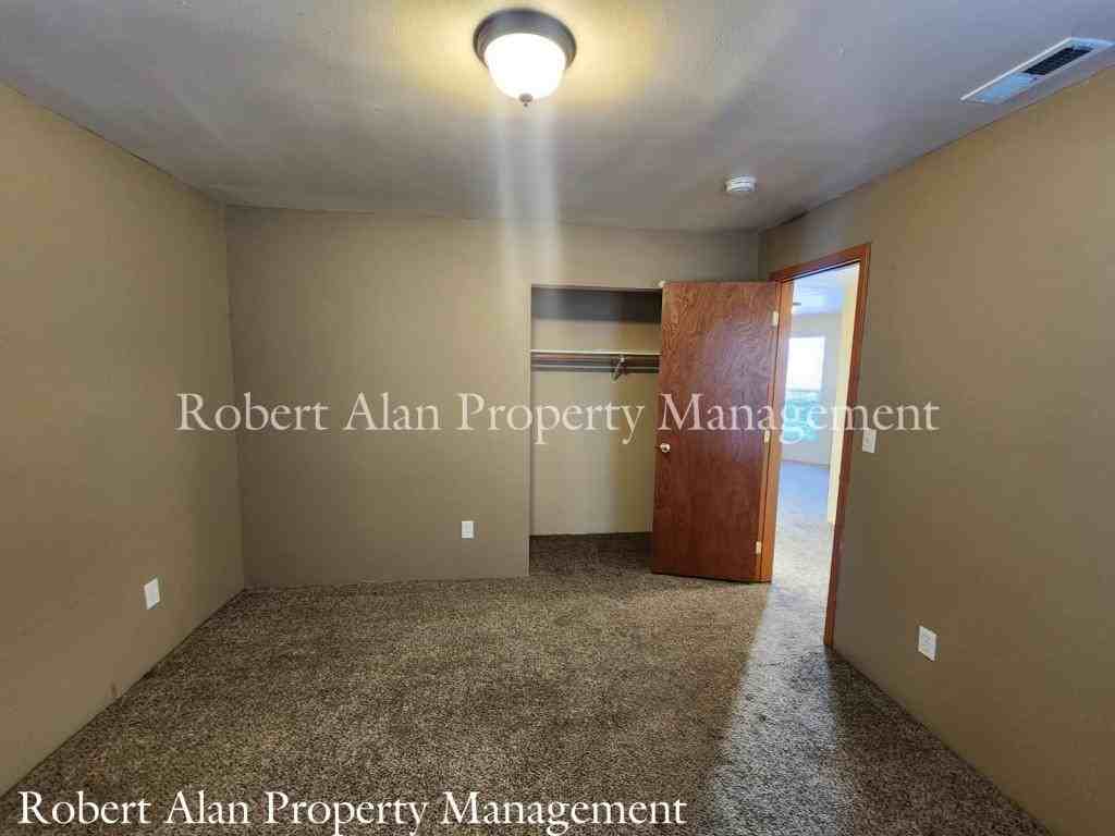 114 Se 9th Dr - Photo 3 of 7