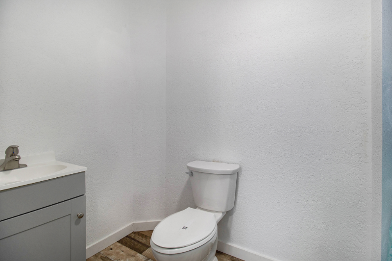 709 Steward Ave #4 - Photo 6 of 8