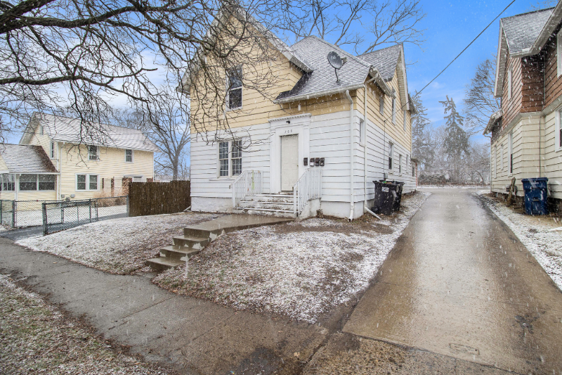 709 Steward Ave #4 - Photo 7 of 8