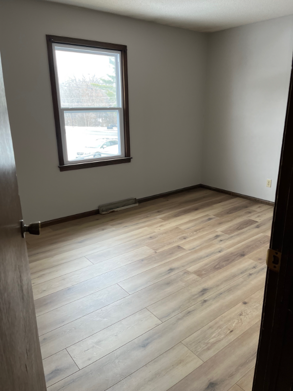 525 E Lacy St - Photo 3 of 7