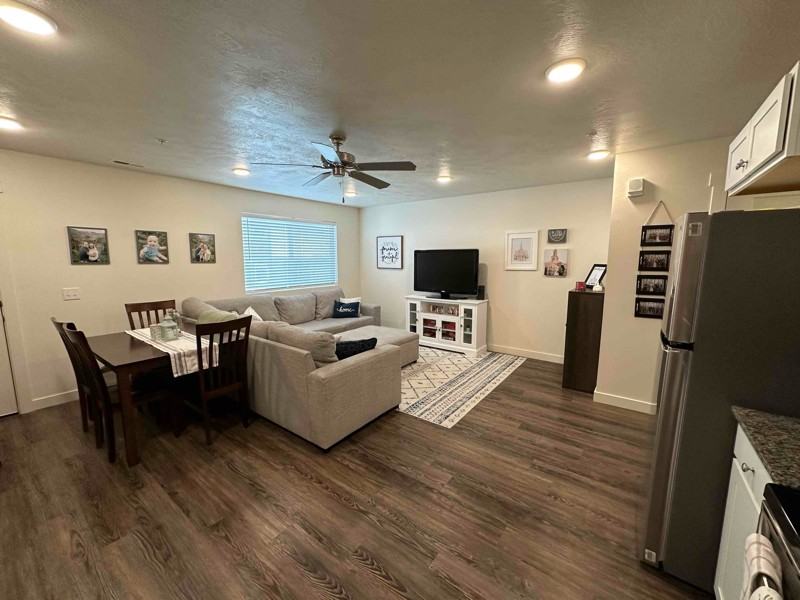 393 Wn - Photo 2 of 12