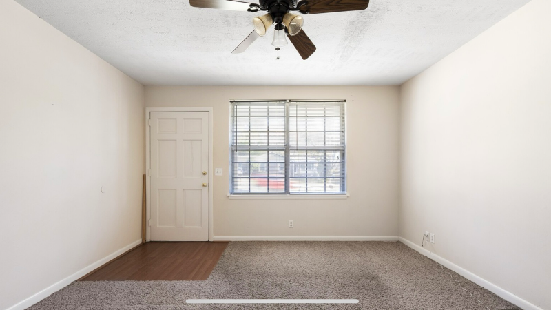 2911 Anderson Rd - Photo 2 of 8