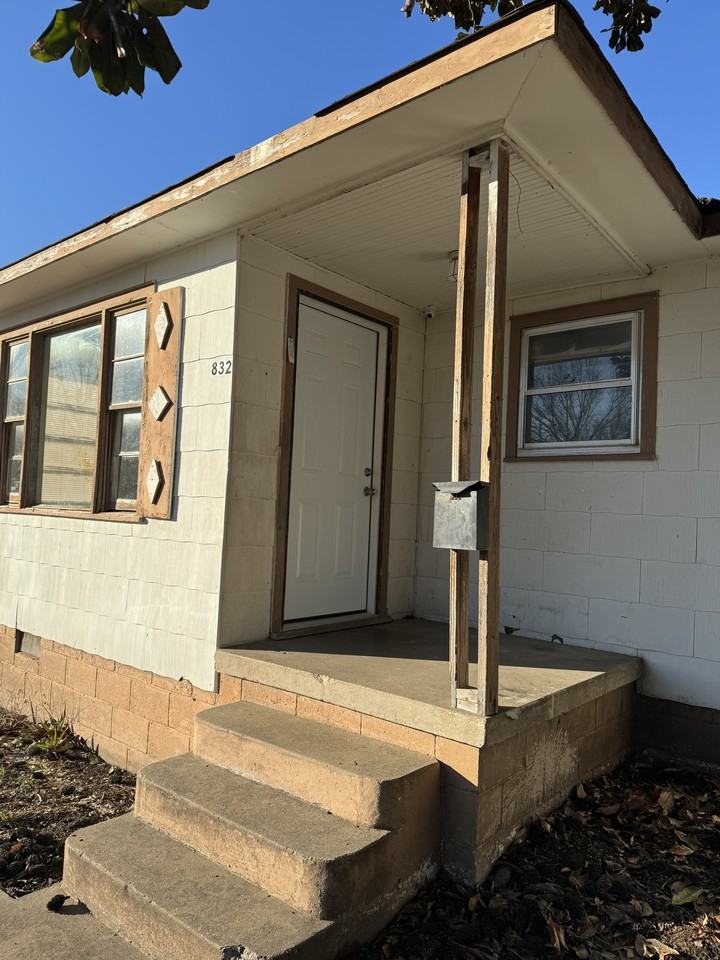 832 E 5th St #NA - Photo 3 of 29