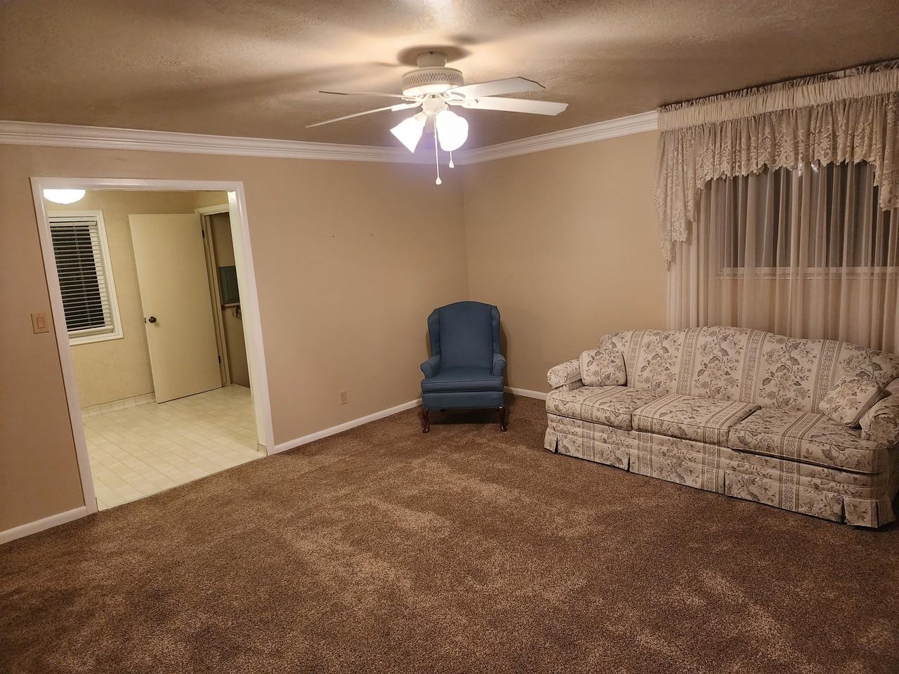 5065 S 300 W #1 - Photo 2 of 44