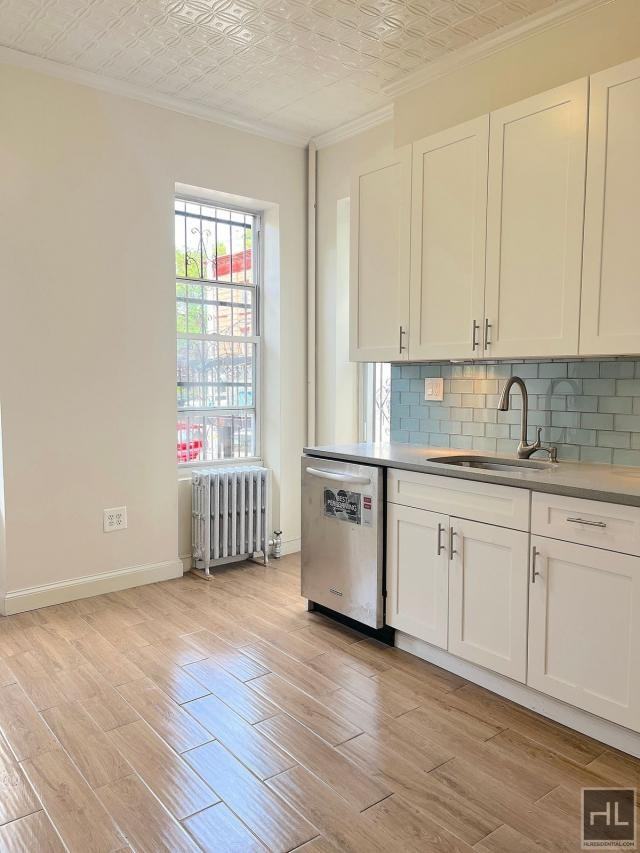 499 Chauncey St - Photo 3 of 10