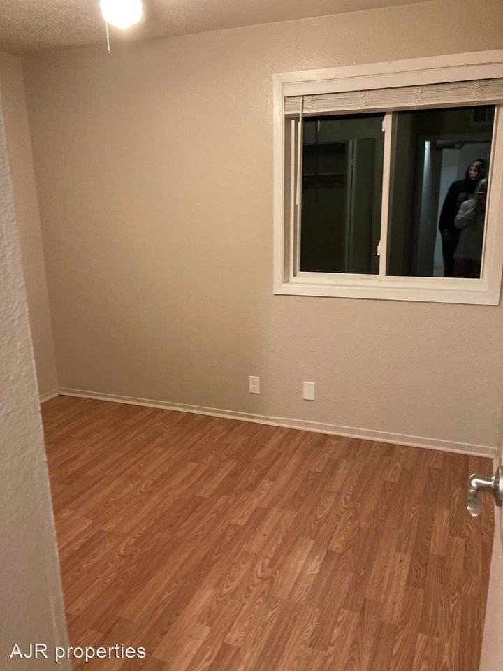 136 Bennett Ave - Photo 3 of 6