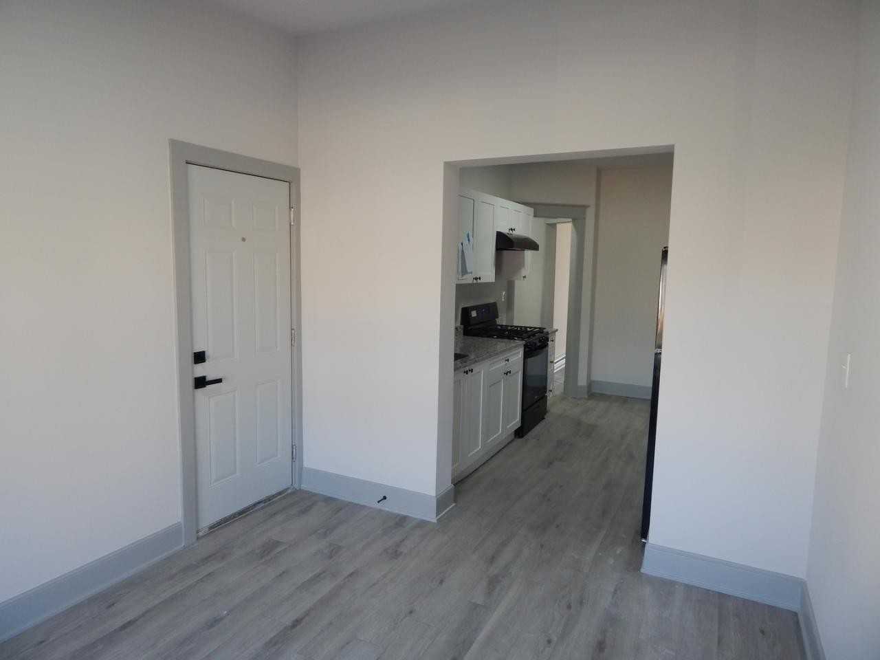 307 Stone St - Photo 3 of 9