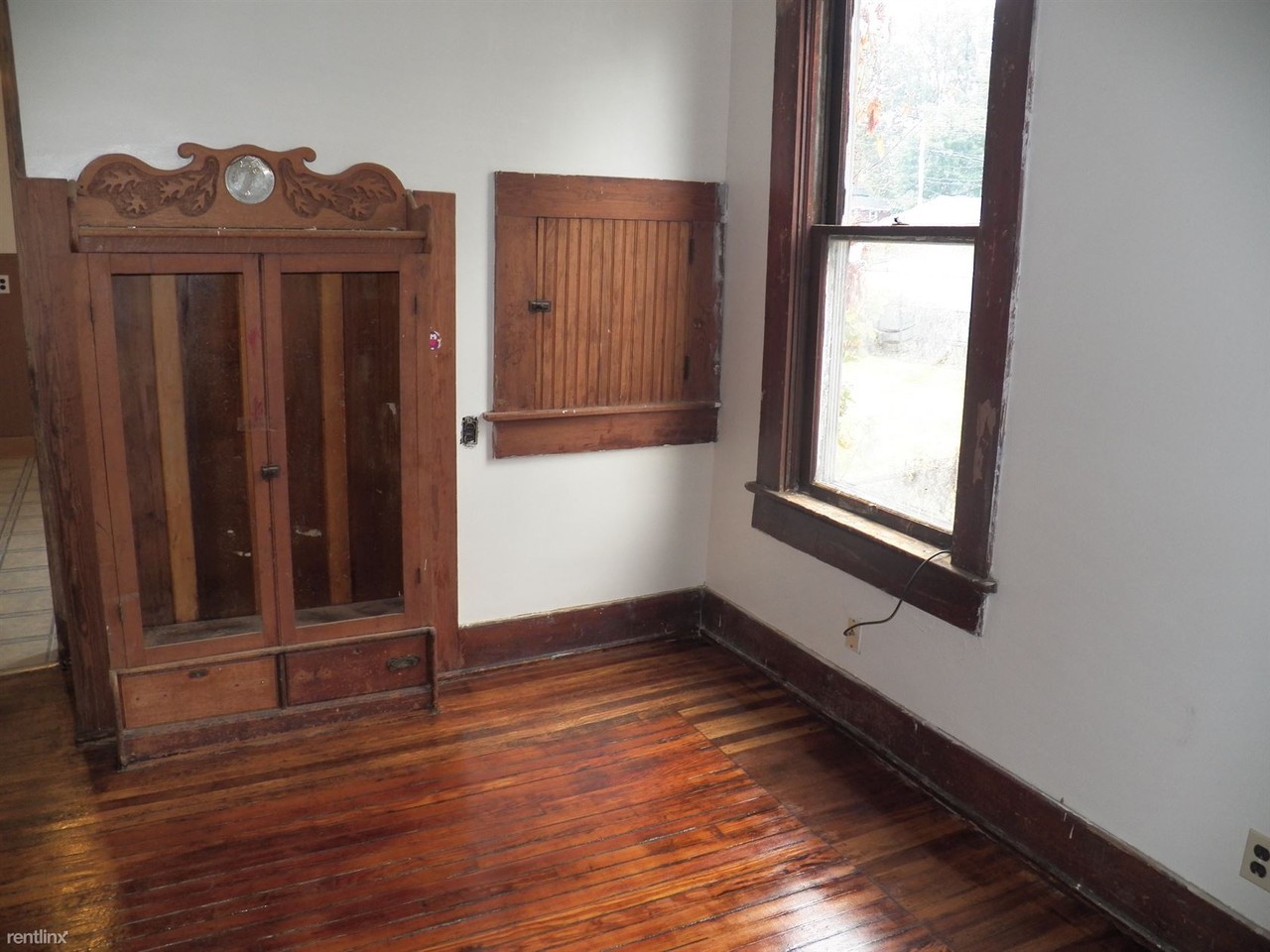 337 E 4th St - Photo 2 of 8