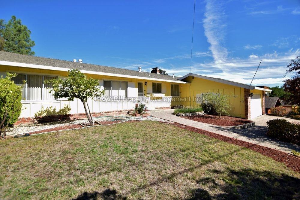 44 Maplewood Dr - Photo 2 of 17