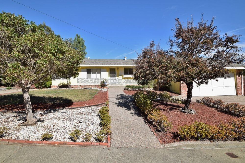 44 Maplewood Dr - Photo 3 of 17