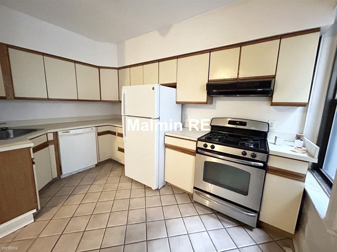 1758 Commonwealth Ave - Photo 3 of 10