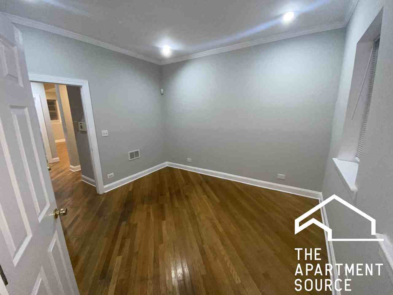 2242 W Morse Ave #G - Photo 2 of 3