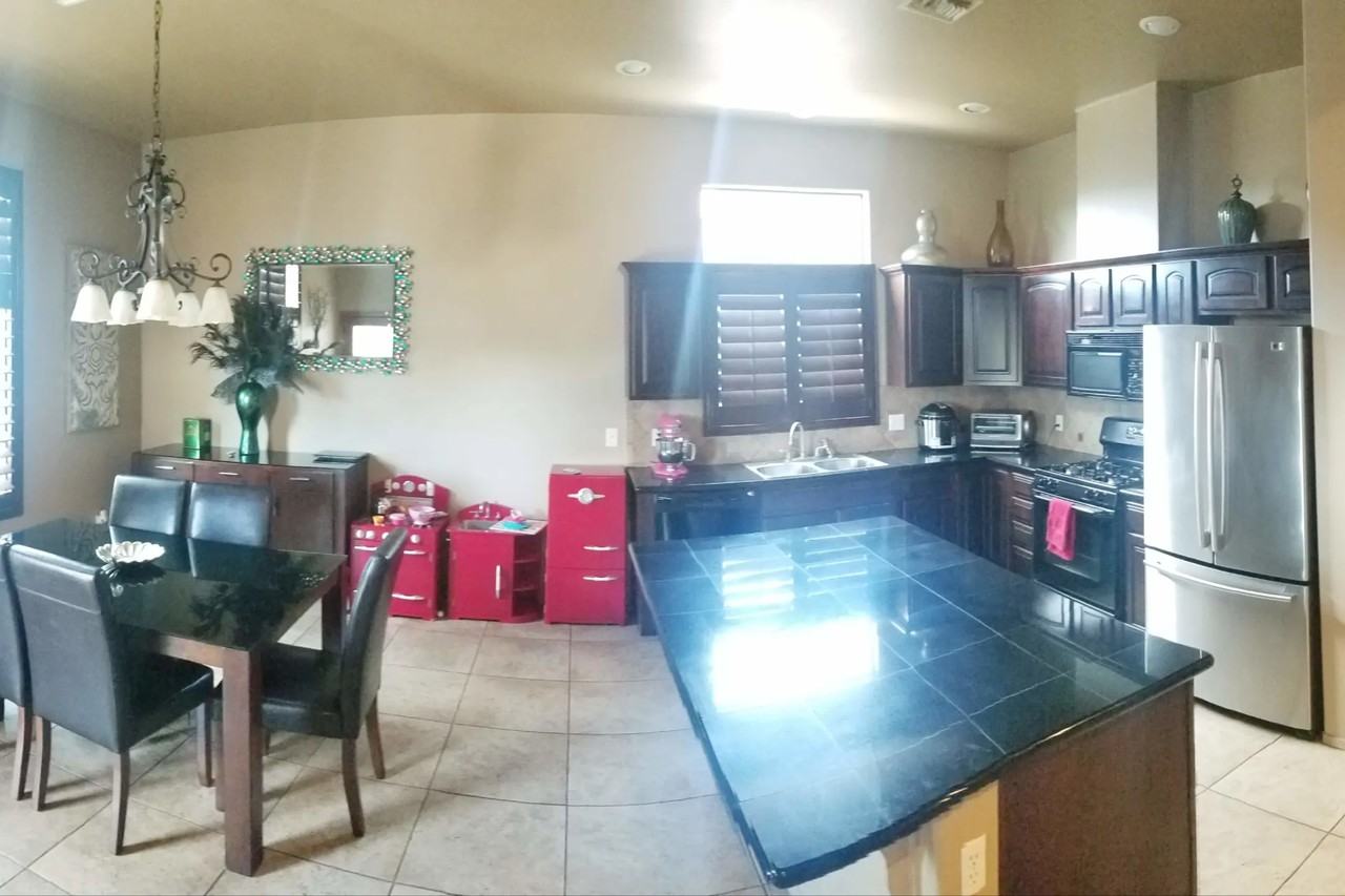 1845 S 33rd Dr - Photo 3 of 6