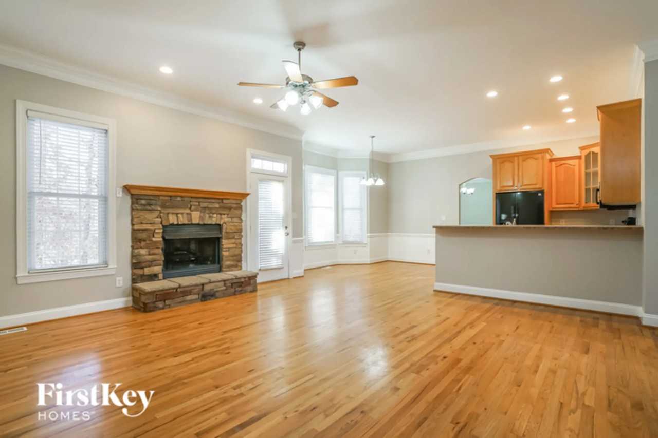 602 Powell Way - Photo 2 of 8