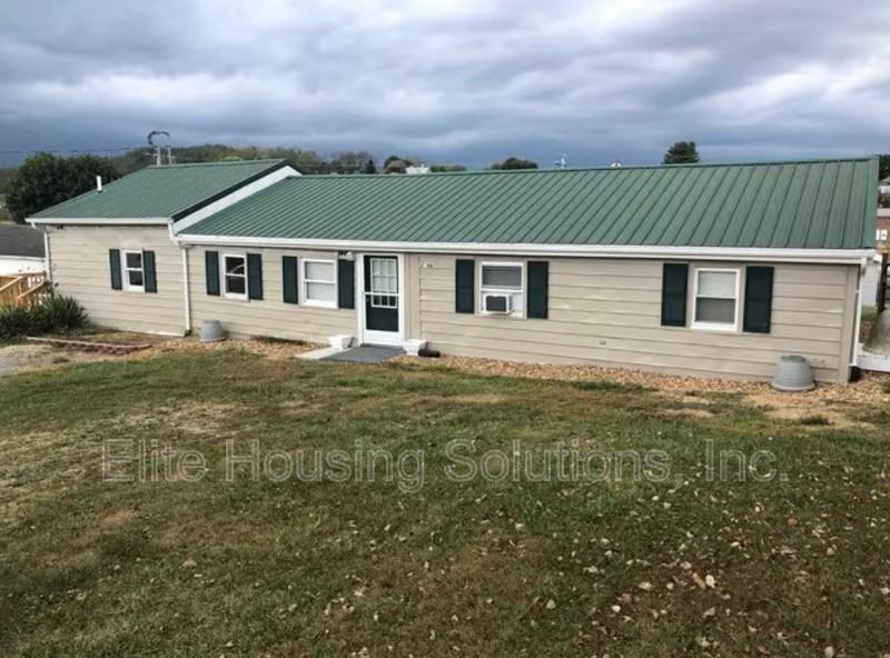 204 Maple Ave - Photo 2 of 16