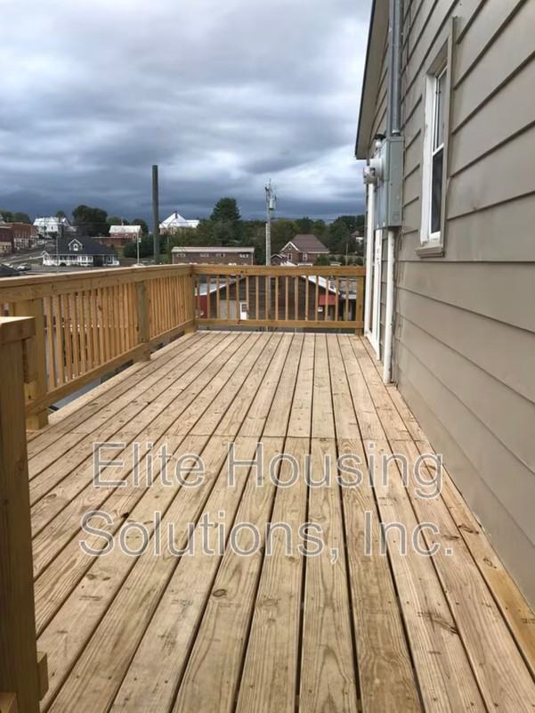 204 Maple Ave - Photo 3 of 16