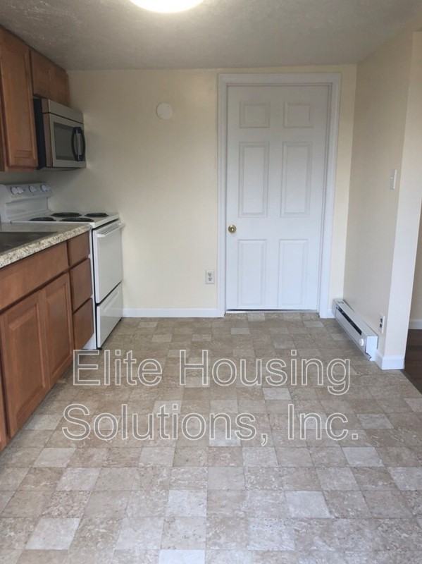 204 Maple Ave - Photo 5 of 16