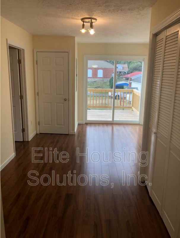 204 Maple Ave - Photo 7 of 16