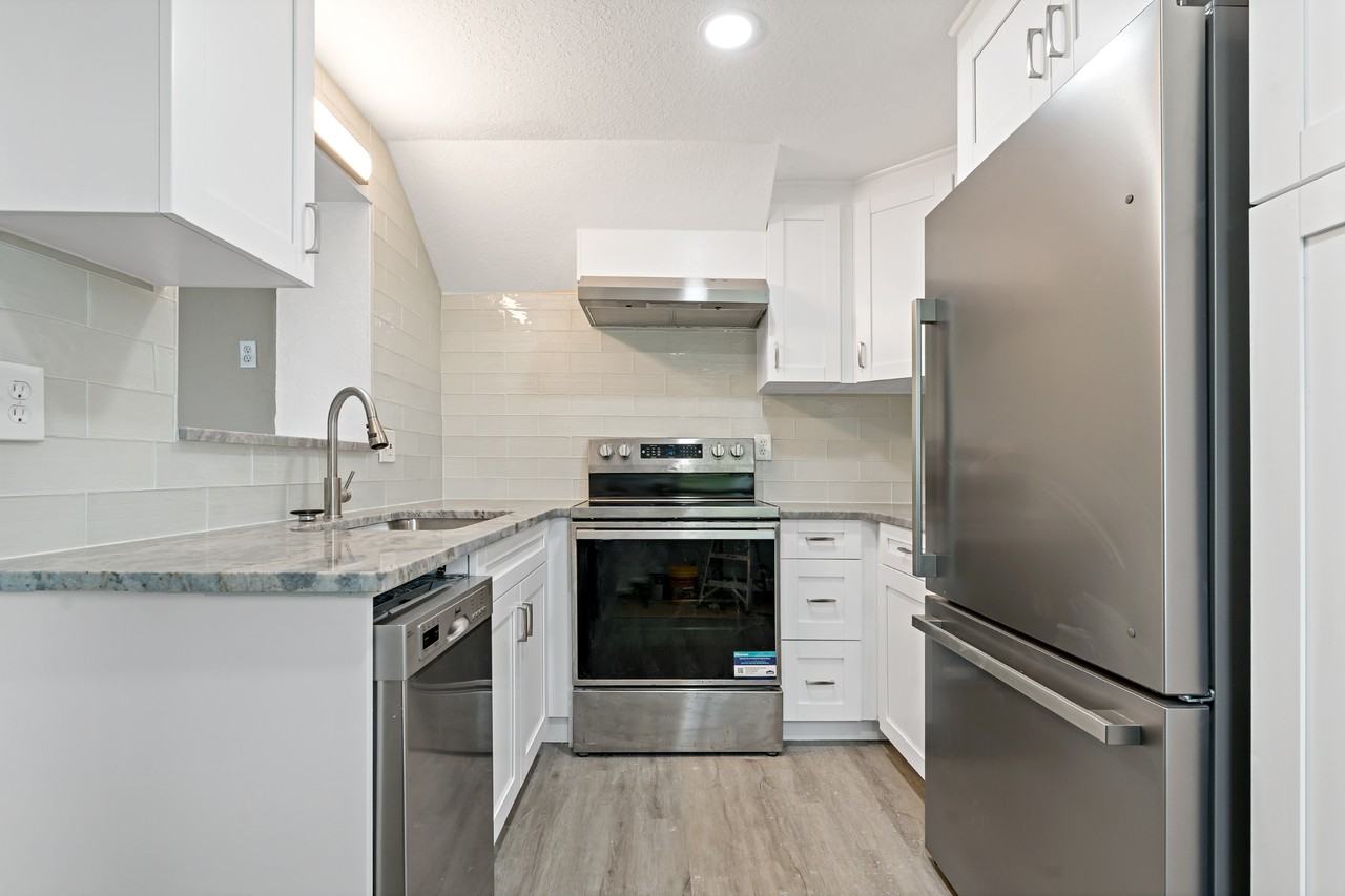 8441 Bayshore Dr #B - Photo 6 of 35