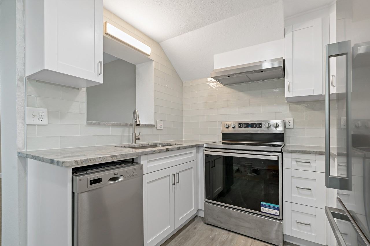 8441 Bayshore Dr #B - Photo 4 of 35