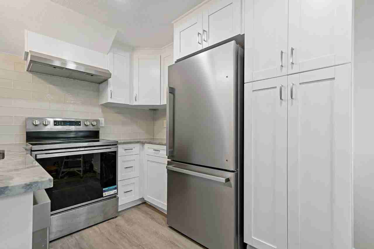 8441 Bayshore Dr #B - Photo 5 of 35