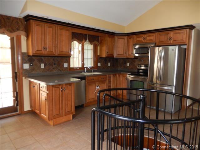 94 Maple Ridge Dr - Photo 3 of 19