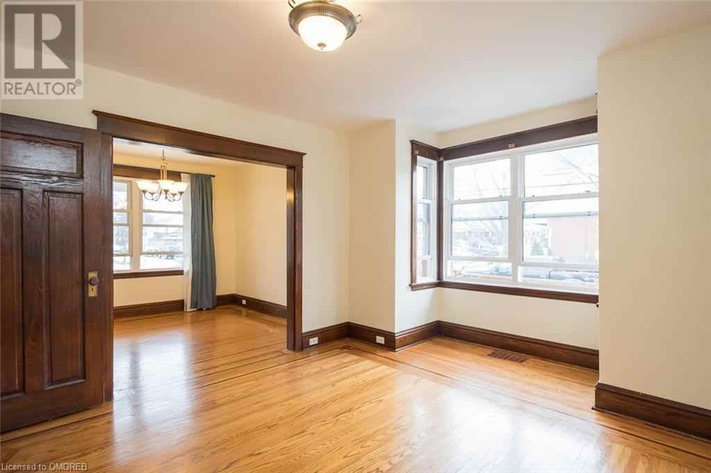 112 Graham Avenue South - Photo 3 of 5