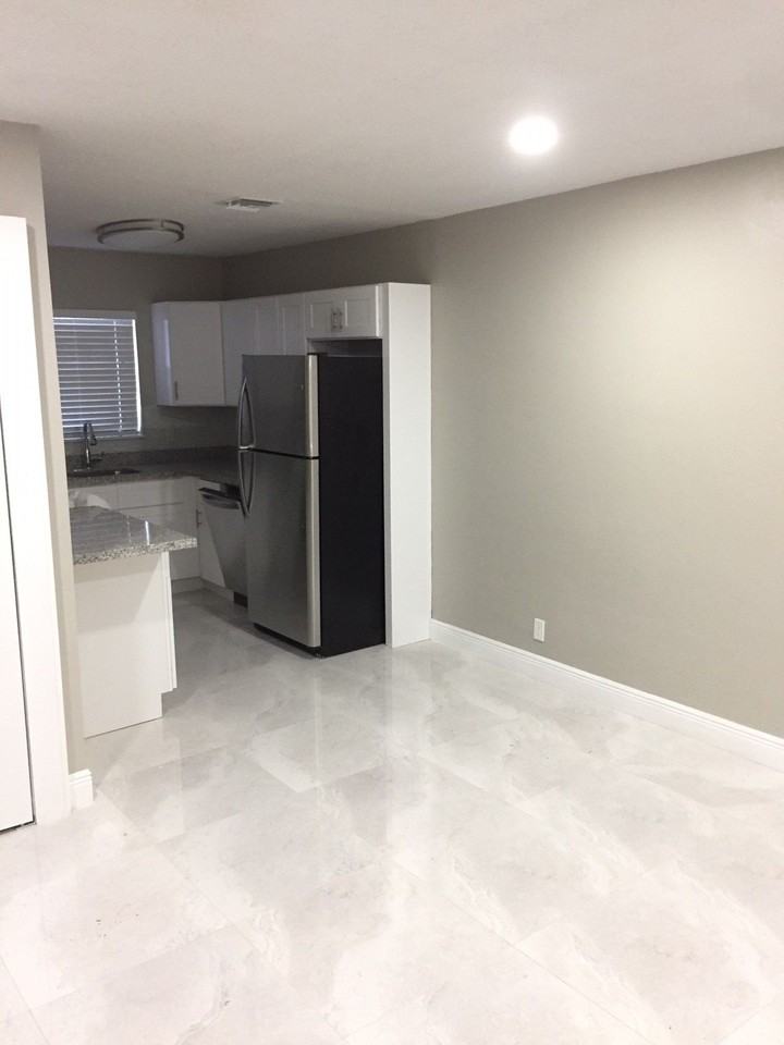 1086 NE 33RD STUnit 5 #5 - Photo 6 of 9
