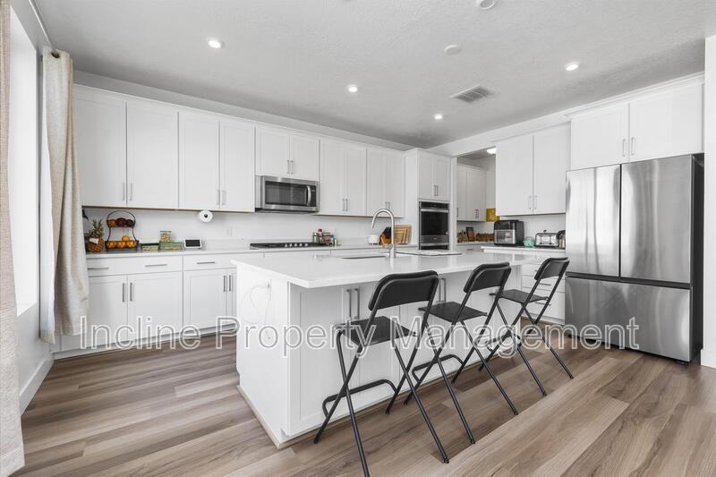 766 Sw - Photo 2 of 31