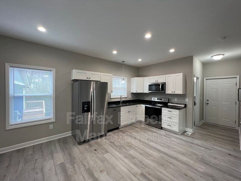 2305 Owen St #A - Photo 4 of 11